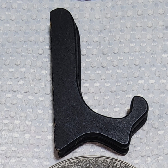 VINTAGE HALLMARK EUC 1982 LITTLE GALLERY PEWTER PLATE WITH STAND - Picture 3 of 3